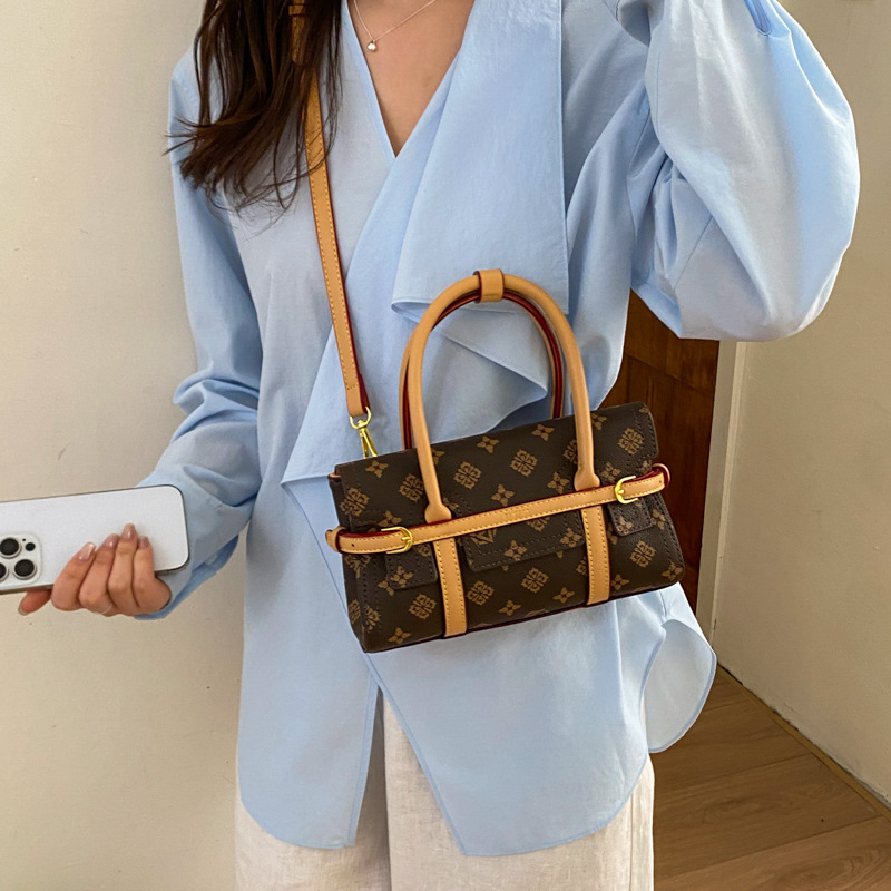 กระเป๋าสะพายข้างทรงมินิโท้ตลาย - Tote Bag Leather Monogram บทวิจารณ์และราคา